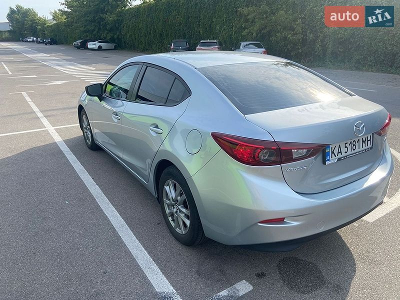Седан Mazda 3 2017 в Киеве
