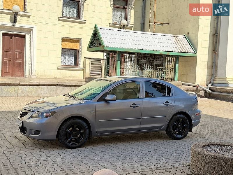 Седан Mazda 3 2004 в Запоріжжі
