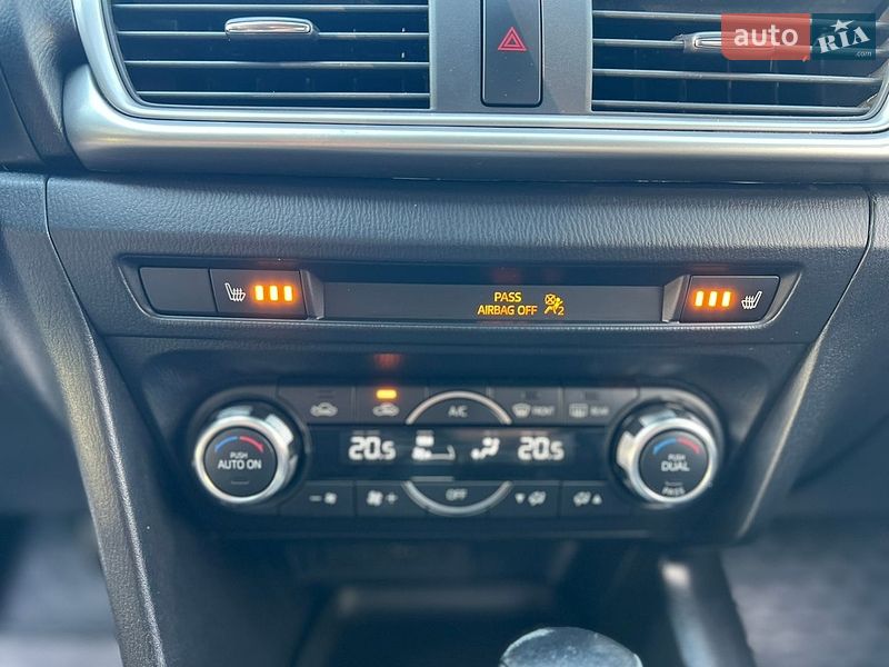 Седан Mazda 3 2018 в Днепре