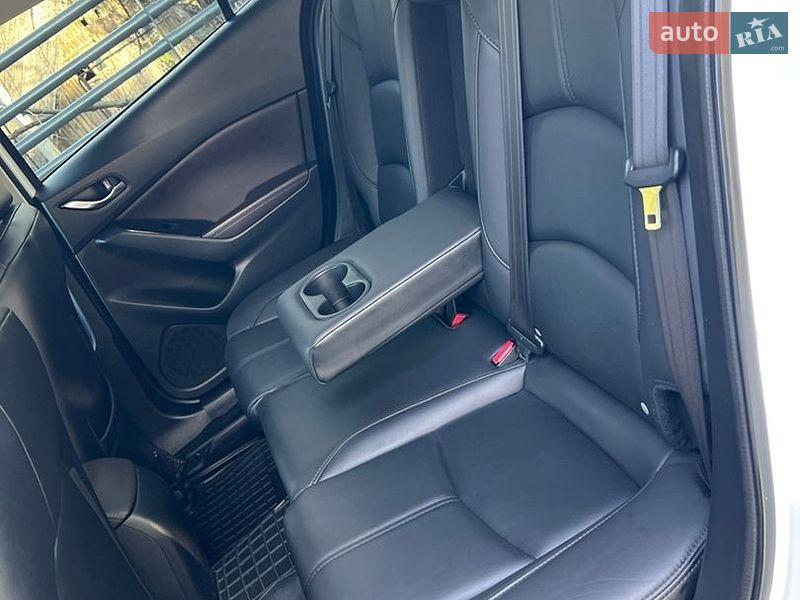 Седан Mazda 3 2018 в Днепре