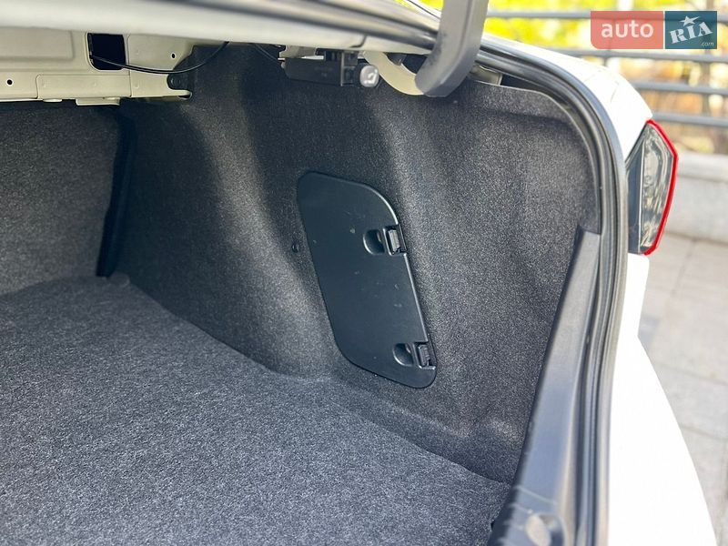Седан Mazda 3 2018 в Днепре