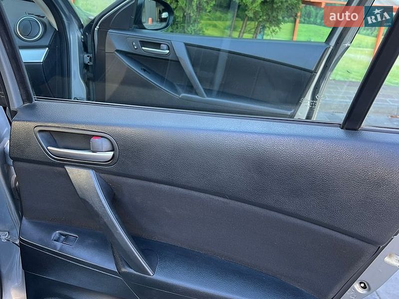 Седан Mazda 3 2011 в Кривом Роге