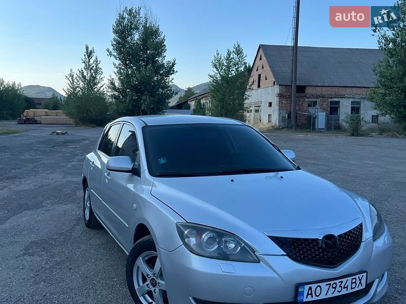 Хэтчбек Mazda 3 2004 в Межгорье фото Хэтчбек Mazda 3 2004 в Межгорье