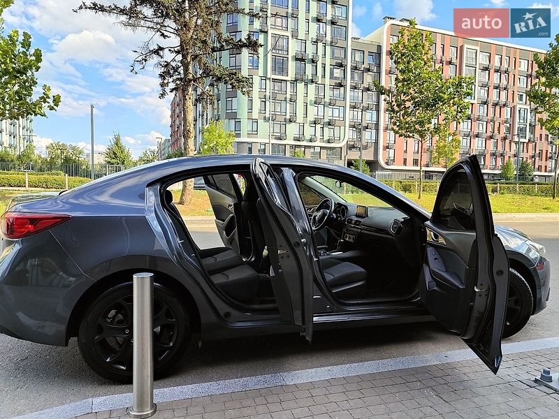 Седан Mazda 3 2016 в Києві