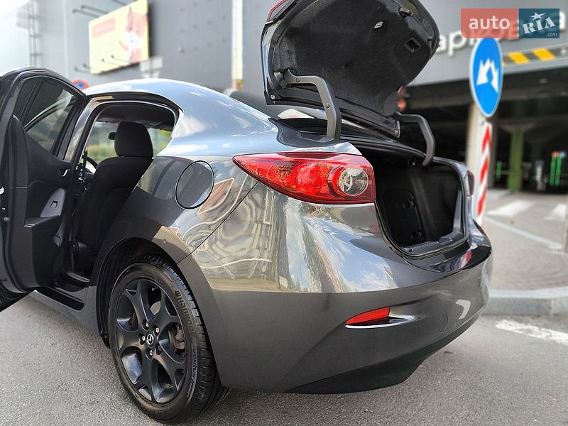 Седан Mazda 3 2016 в Києві