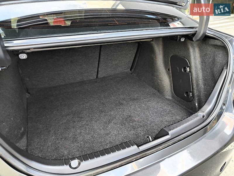 Седан Mazda 3 2016 в Києві