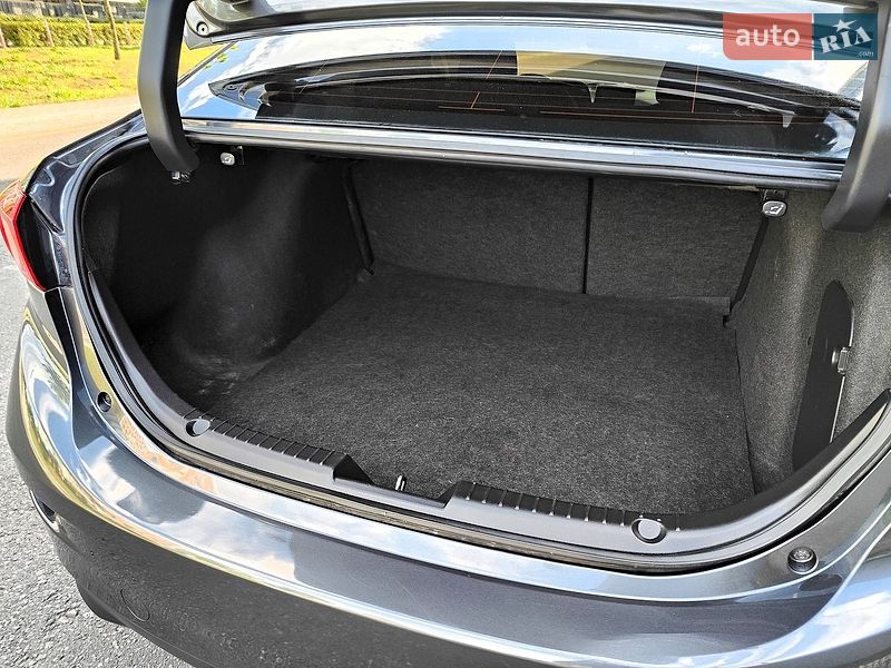 Седан Mazda 3 2016 в Києві