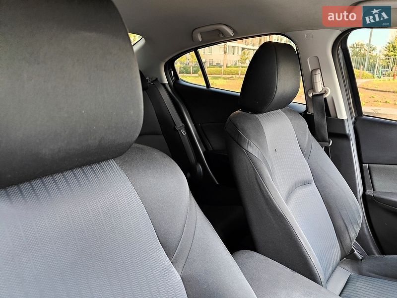 Седан Mazda 3 2016 в Києві