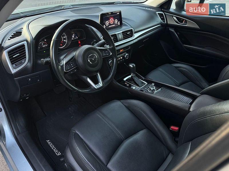 Седан Mazda 3 2018 в Киеве