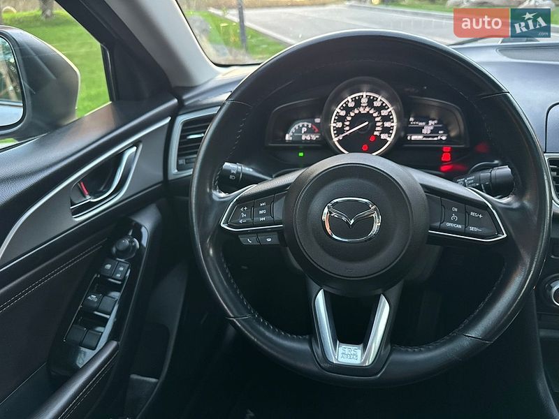 Седан Mazda 3 2018 в Киеве