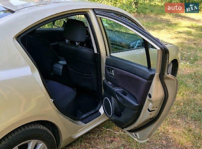 Седан Mazda 3 2006 в Киеве