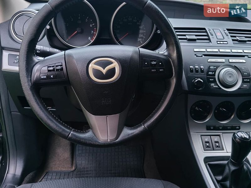 Седан Mazda 3 2010 в Черновцах