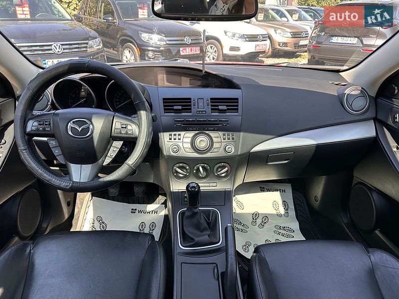 Седан Mazda 3 2013 в Смілі