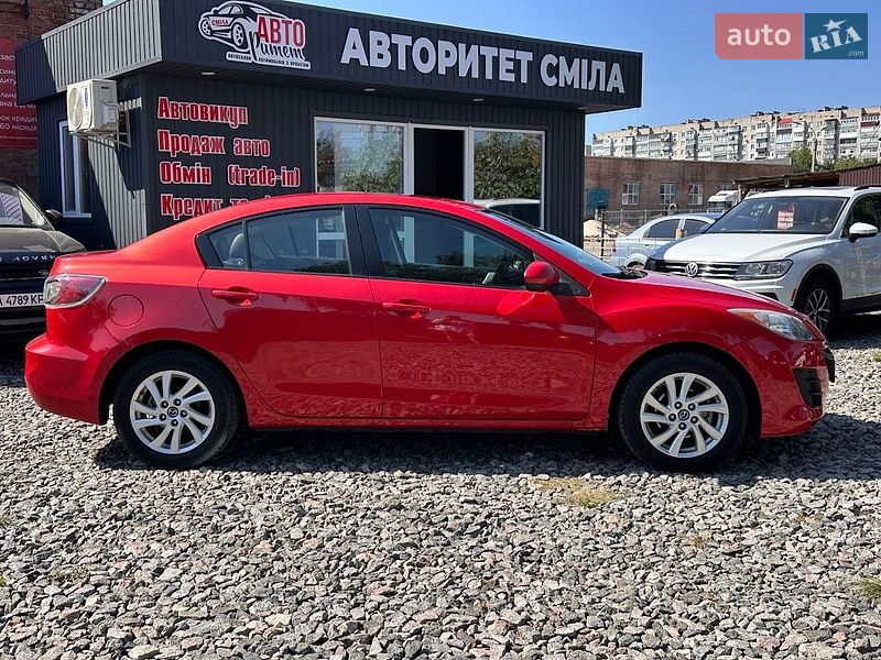 Седан Mazda 3 2013 в Смілі