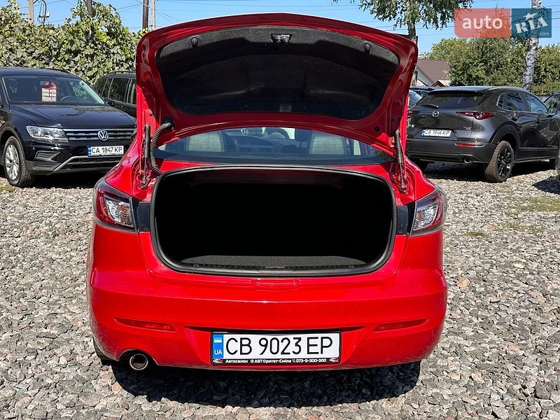 Седан Mazda 3 2013 в Смілі