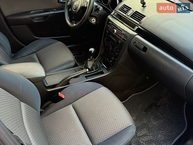 Седан Mazda 3 2004 в Каменец-Подольском