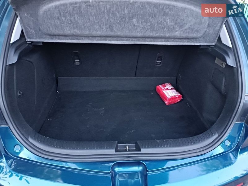 Хетчбек Mazda 3 2007 в Рокитному