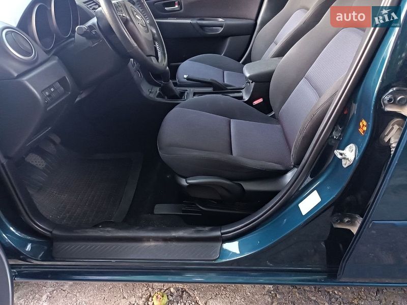 Хетчбек Mazda 3 2007 в Рокитному