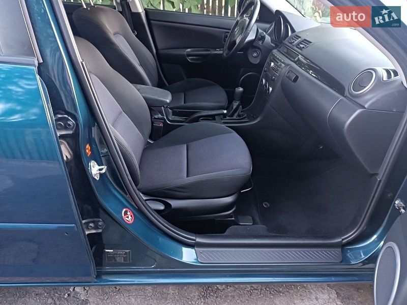 Хетчбек Mazda 3 2007 в Рокитному