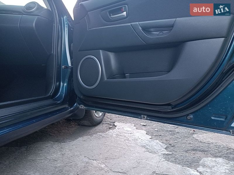 Хетчбек Mazda 3 2007 в Рокитному