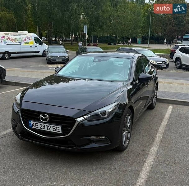 Седан Mazda 3 2018 в Днепре