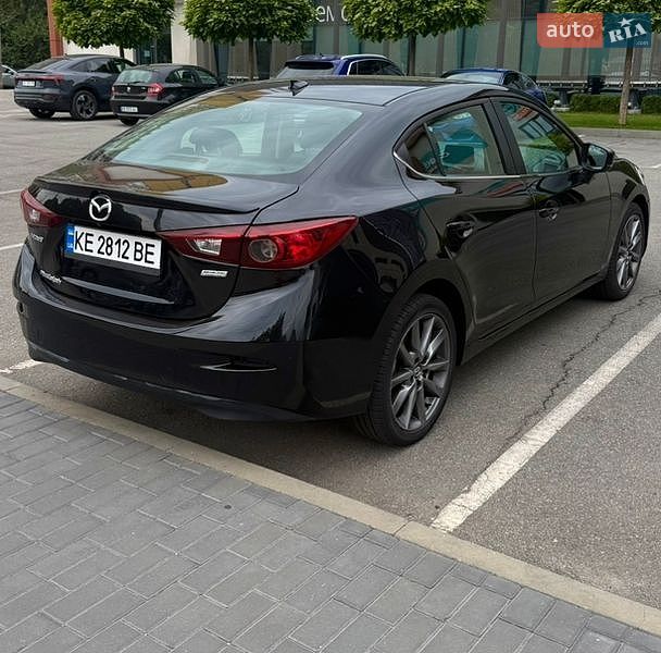 Седан Mazda 3 2018 в Днепре