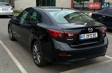 Седан Mazda 3 2018 в Днепре