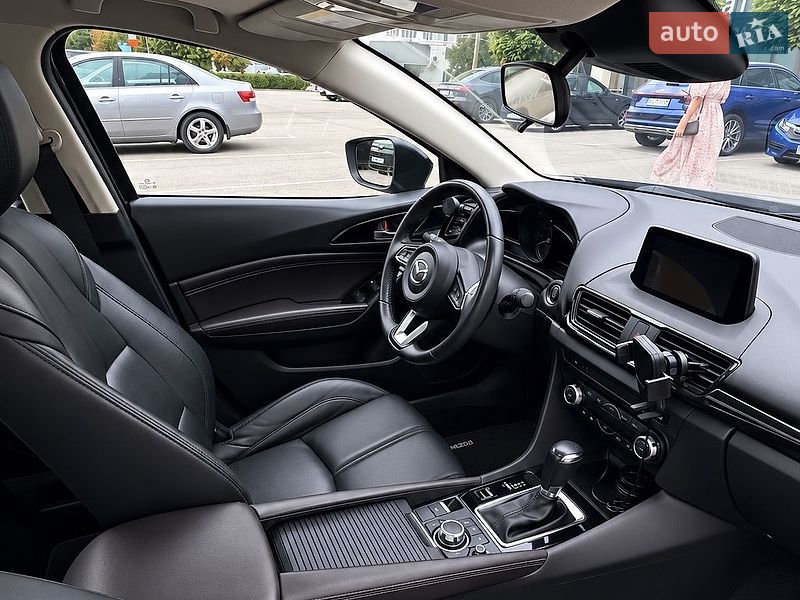 Седан Mazda 3 2018 в Днепре