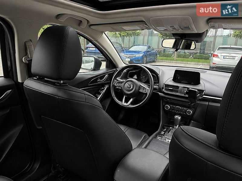 Седан Mazda 3 2018 в Днепре