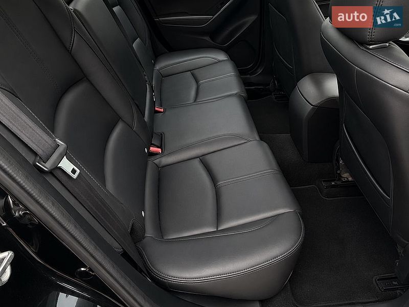 Седан Mazda 3 2018 в Днепре