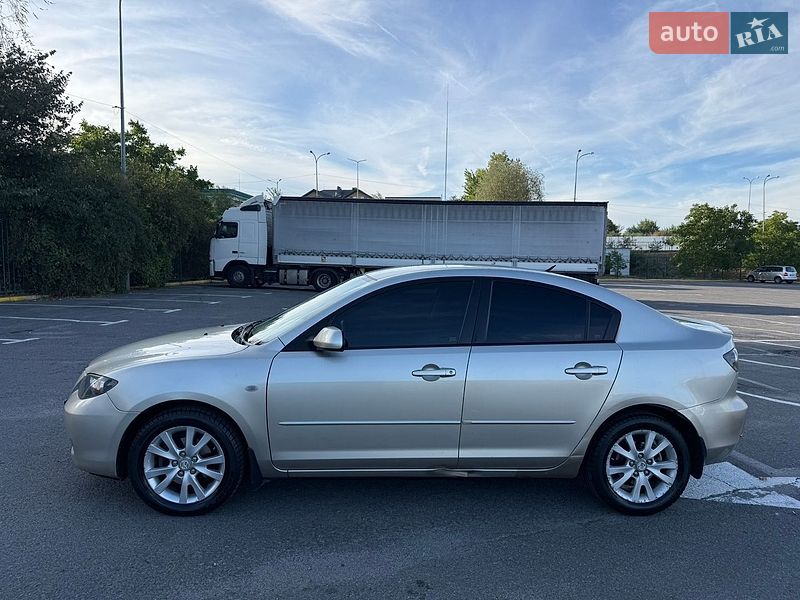 Седан Mazda 3 2006 в Ужгороде