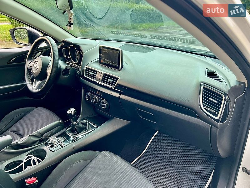 Седан Mazda 3 2014 в Обухові