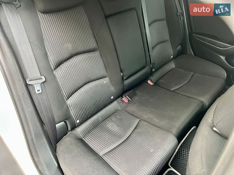 Седан Mazda 3 2014 в Обухові