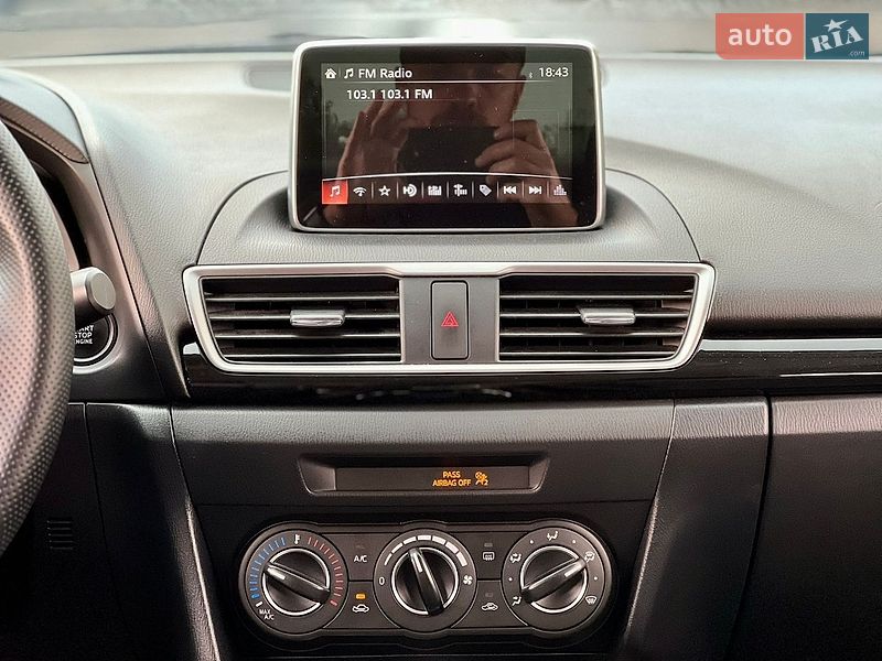 Седан Mazda 3 2014 в Обухові