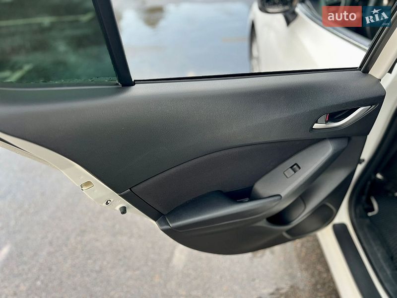 Седан Mazda 3 2014 в Обухові