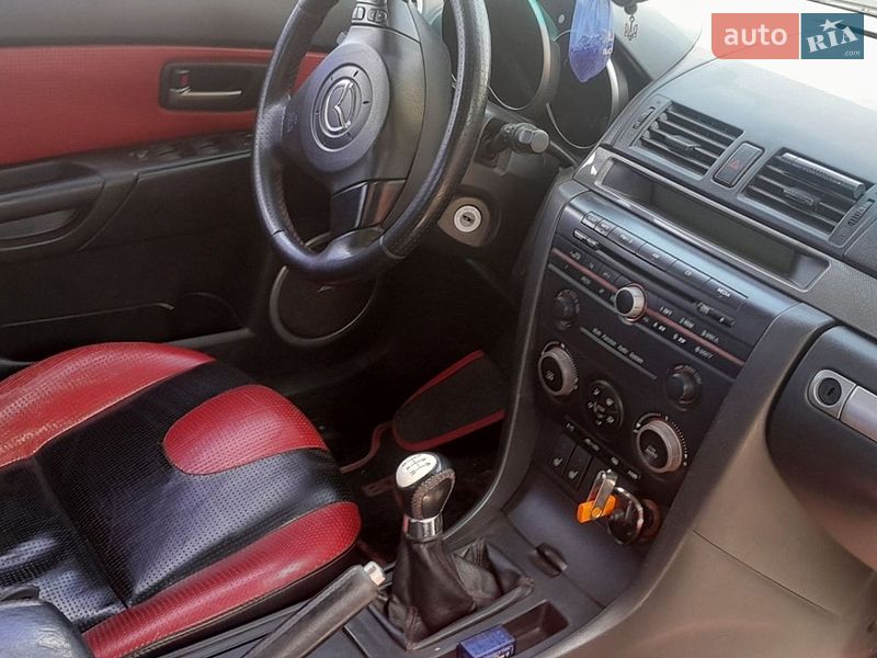 Седан Mazda 3 2005 в Новому Бузі