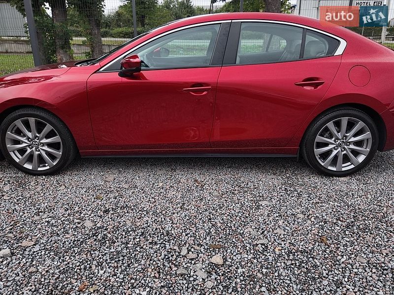 Седан Mazda 3 2019 в Стрию