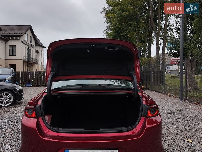 Седан Mazda 3 2019 в Стрию
