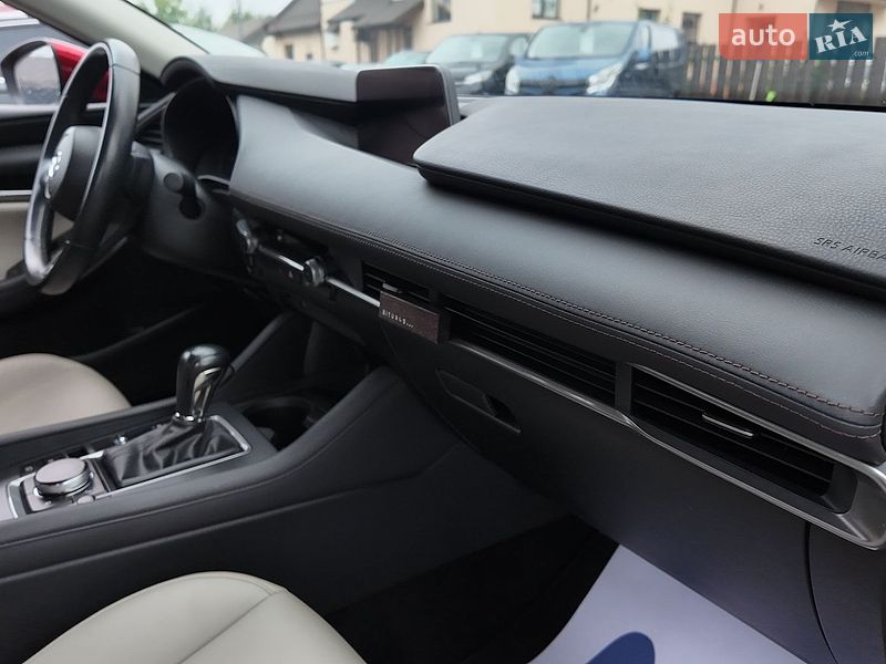 Седан Mazda 3 2019 в Стрию