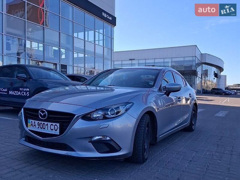 Седан Mazda 3 2016 в Киеве
