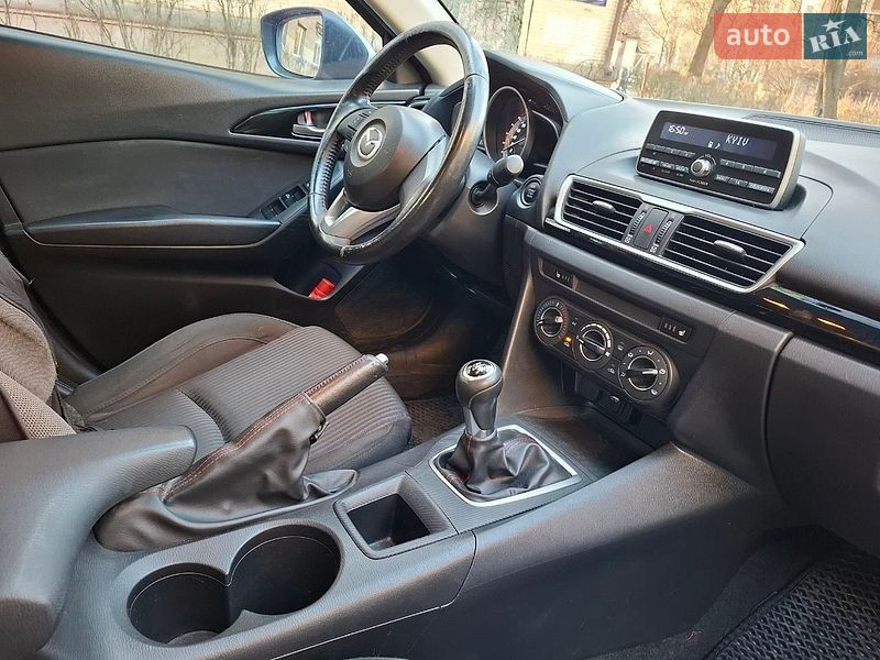 Седан Mazda 3 2016 в Киеве