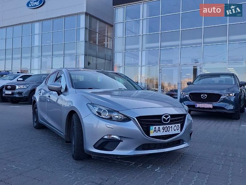 Седан Mazda 3 2016 в Киеве