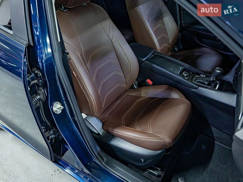 Седан Mazda 3 2017 в Киеве