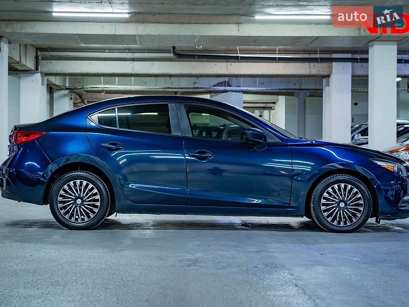 Седан Mazda 3 2017 в Киеве