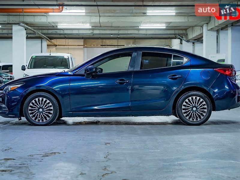 Седан Mazda 3 2017 в Киеве