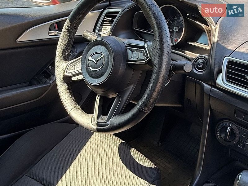 Седан Mazda 3 2017 в Кременчуге