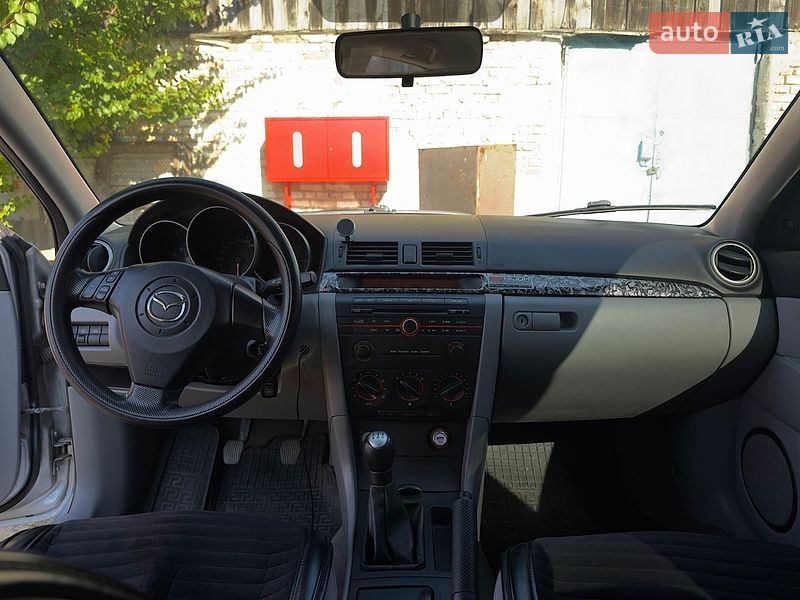 Хэтчбек Mazda 3 2003 в Корсуне-Шевченковском