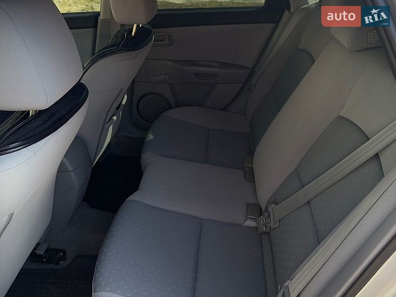 Хэтчбек Mazda 3 2003 в Корсуне-Шевченковском