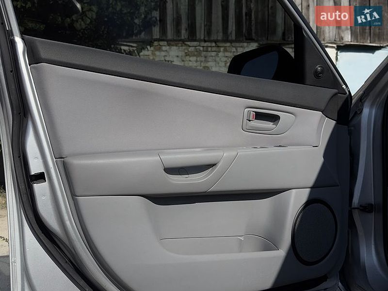 Хетчбек Mazda 3 2003 в Корсунь-Шевченківському