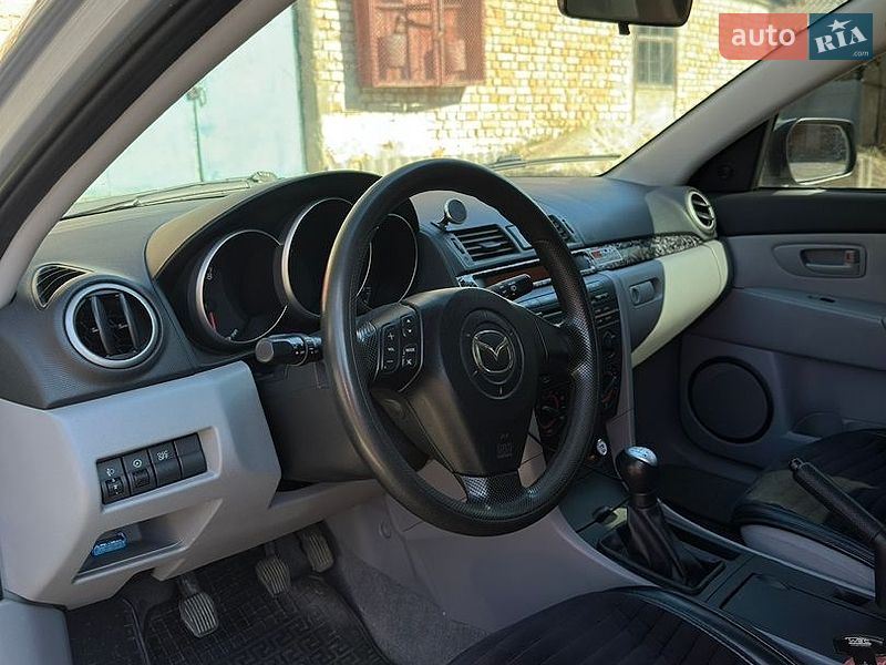 Хэтчбек Mazda 3 2003 в Корсуне-Шевченковском